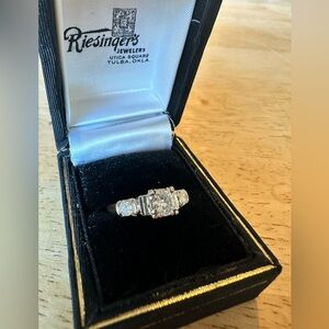 Antique Trinity Diamond Ring - 14 karat gold with three natural diamonds